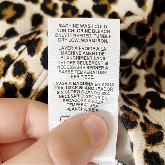 Velvet by Graham and Spencer NWT Kassidy Leopard Print Hoodie Sweatshirt Size XS - Picture 11 of 11